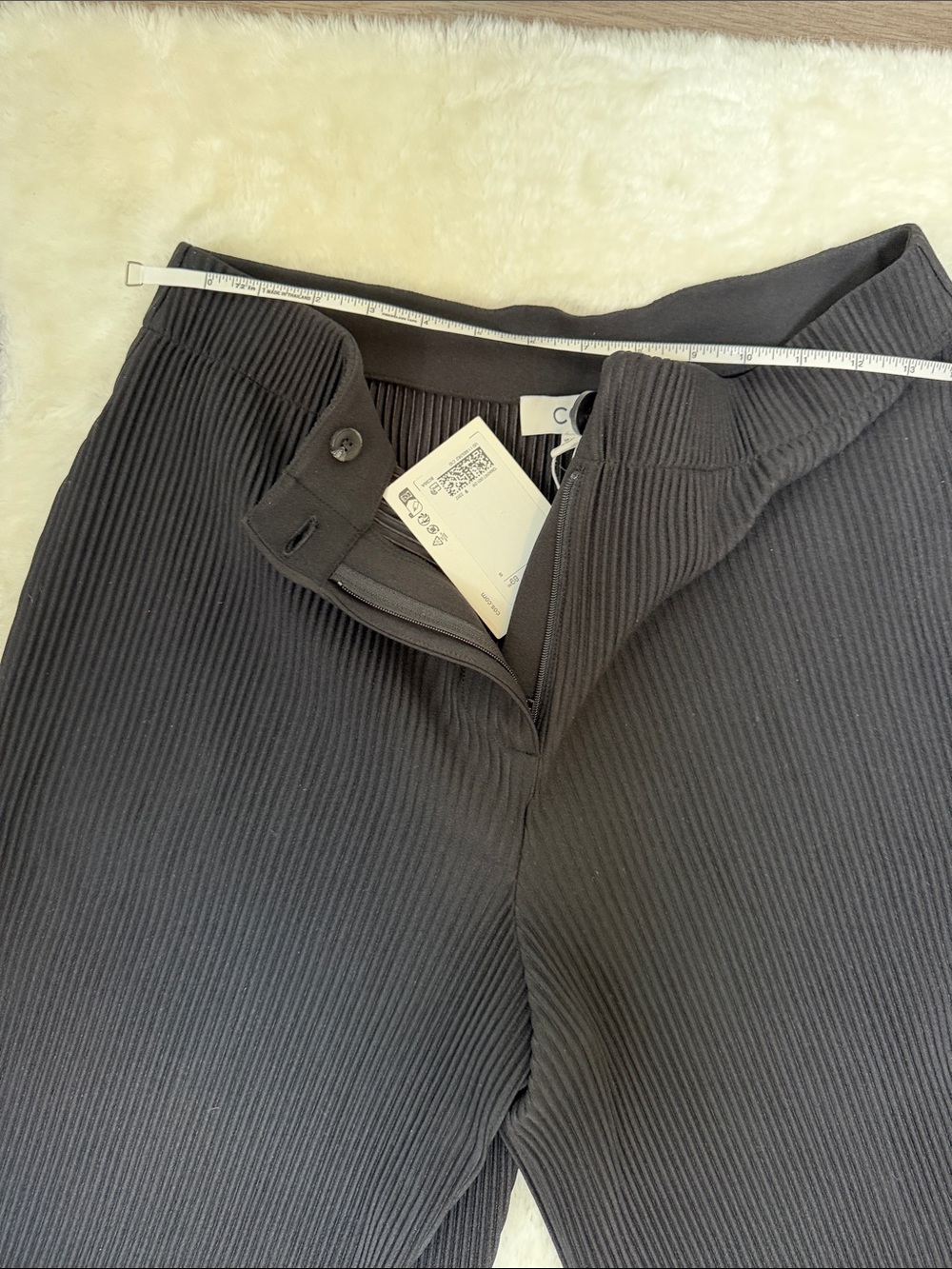 COS Black Ribbed High-Waist Knit Shorts - Picture 4 of 11
